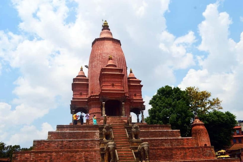 Bhaktapur Durbar Square 4-Hour Tour - Bhaktapur Durbar Square: Why This Royal Courtyard Still Feels Alive