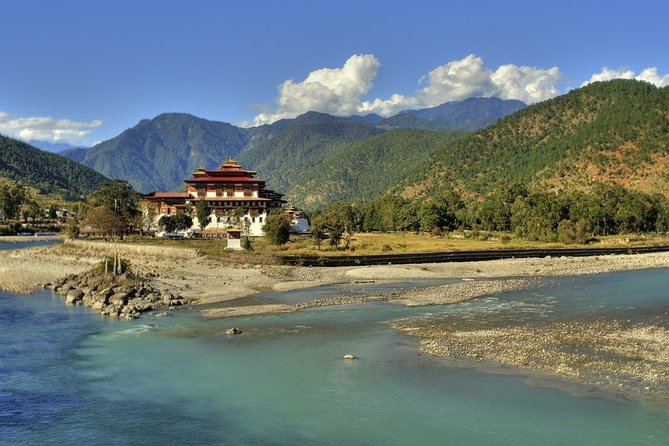 Bhutan Tour- 4 DAYS 3 NIGHTS - Dochula Pass at 3080m: peak views, but weather runs the show
