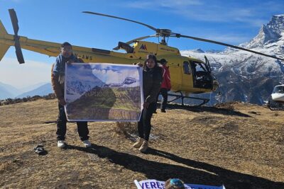 Everest base camp helicopter tour with Guarenteed Landing - Mount Everest close-up stop: short time, huge payoff