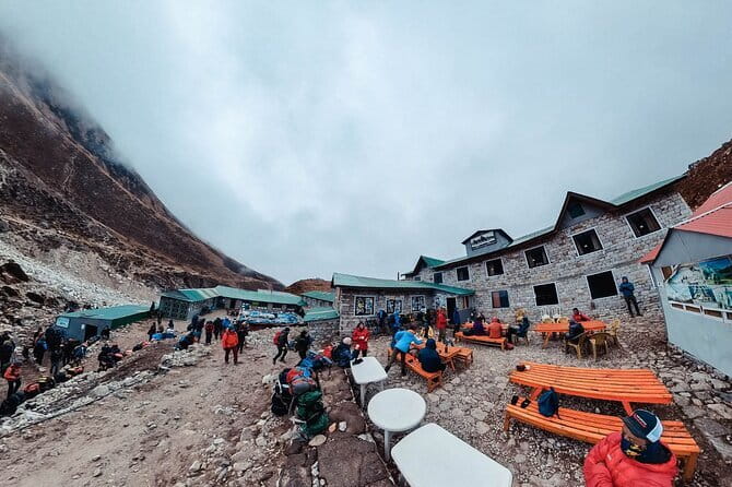 Everest Base Camp trek with Helicopter return 9 days - Phakding to Namche Bazaar: the “get your legs working” stretch