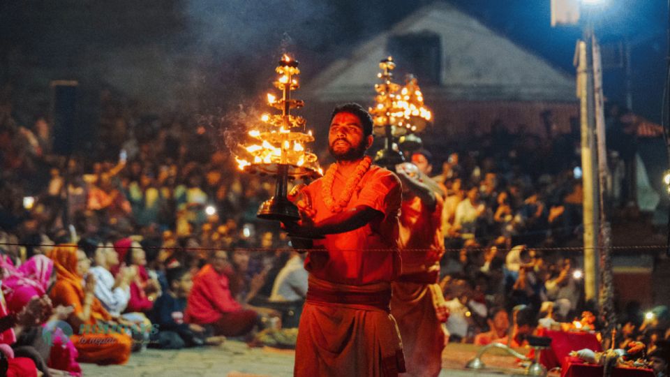 Kathmandu: 3 hours night Pashupatinath Aarti Tour - The main temple area: Shiva devotion in full view