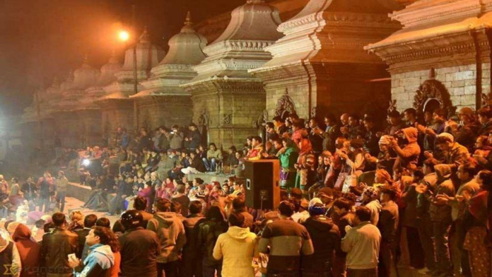Kathmandu: 3 hours night Pashupatinath Aarti Tour - The aarti ceremony: what you’ll likely see in motion
