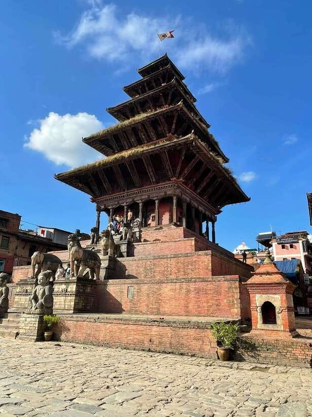 Kathmandu: Bhaktapur and Nagarkot Sunrise to Sunset Tour - Taumadhi Square and Bhairab Nath Temple: the stops that add context