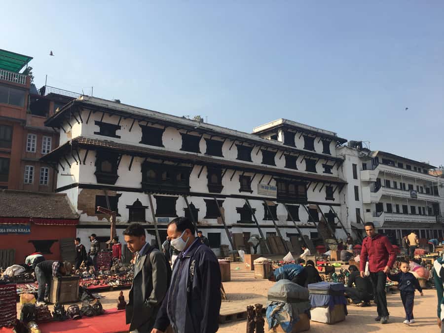 Kathmandu: Full-Day Budget Bus Tour of Kathmandu Valley - Pashupatinath Temple by the Bagmati River: what to expect