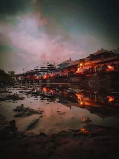 Kathmandu: Pashupatinath Aarati & Cremation Evening Tour - Private transport plus an English-speaking guide: why it changes the whole experience