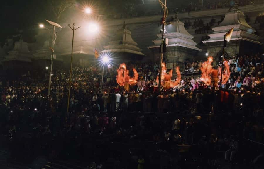 Kathmandu: Pashupatinath Aarati & Cremation Evening Tour - Open-air cremation: how to watch with respect and emotional honesty