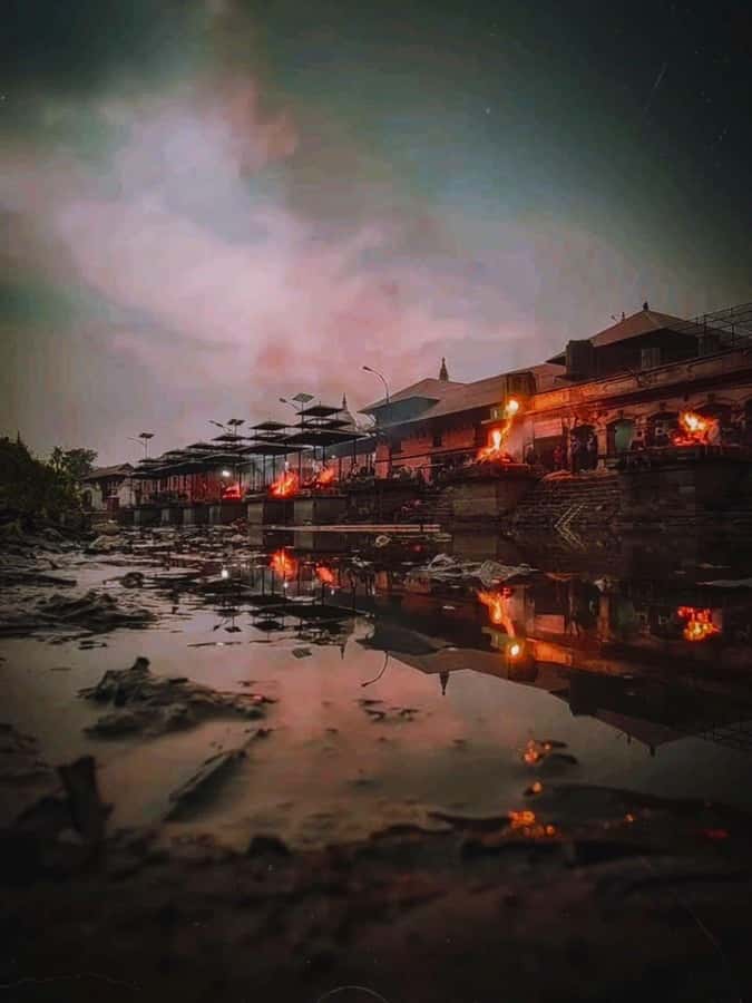 Kathmandu: Pashupatinath Aarati & Cremation Evening Tour - Private transport plus an English-speaking guide: why it changes the whole experience