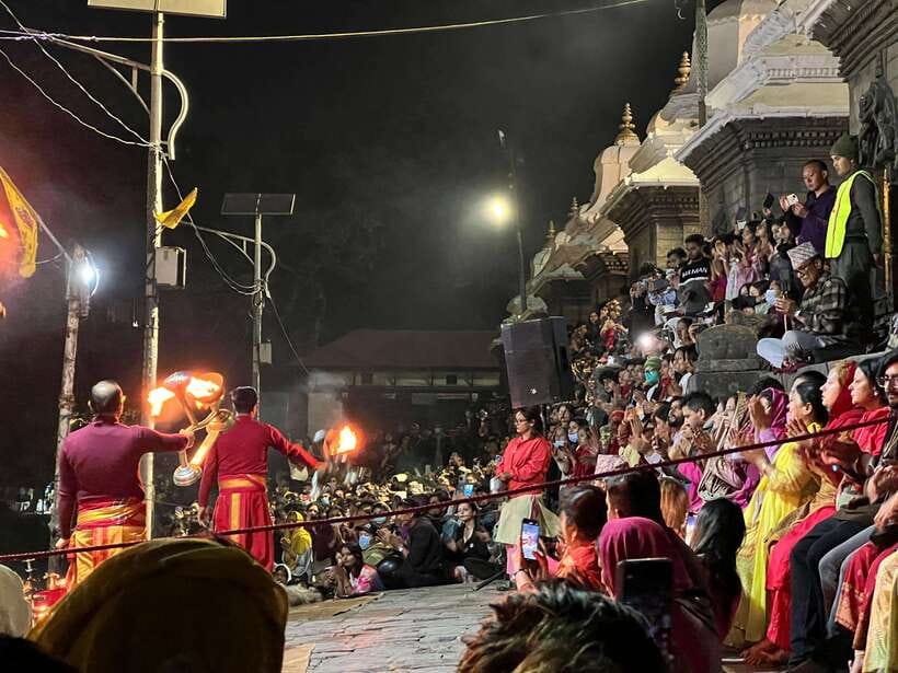 Kathmandu: Pashupatinath Evening Aarati Tour Private/Group - The 6 pm Bagmati River ritual: what it looks and sounds like