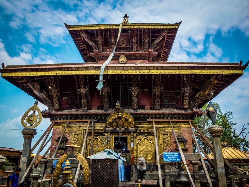 Nagarkot Sunrise With Trip To Changu Narayan and Bhaktapur - Shoes, bags, and small rules that prevent headaches