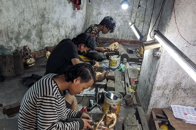 Patan and Bhaktapur Boutique Tour - Patan Durbar Square: Newar carving, courtyards, and royal layouts