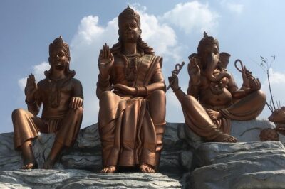 Private Day Tour in Kathmandu Valley Rim with Bhaktapur Sightseeing - Changu Narayan Temple: old roots, hilltop calm