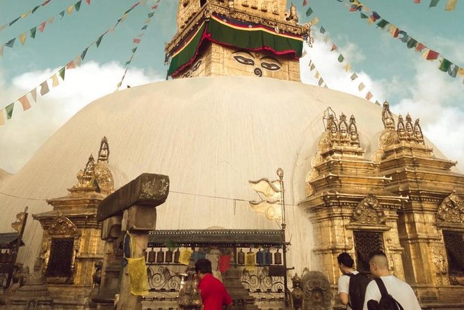 Private Guided Tour in Swayambhunath Stupa - Panoramic views: when the valley shows up