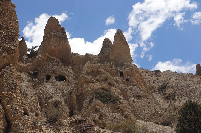 Upper Mustang Trekking - Syangboche and Tsarang: big white peaks when the weather cooperates